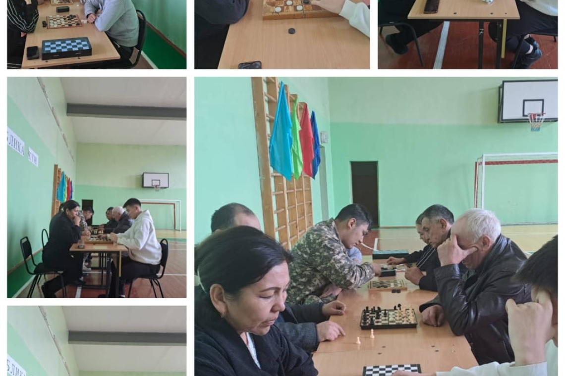 Қазақстан Республикасы күні қарсаңында «Қарттарым – асыл қазынам» атты жоспар аясында зейнеткер ұстаздар, мектеп оқушылары және мұғалімдер арасында шашки мен шахматтан достық кездесу ұйымдастырылды.